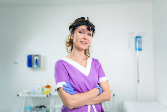 职业医疗行业肖像女人ent医生摆姿势办公室检查病人医生明亮的彩色的统一的医疗设备工具ent实践医院