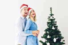 冬天假期家庭概念快乐年轻的夫妇圣诞节树首页