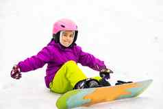 可爱的女孩滑雪滑雪度假胜地阳光明媚的冬天一天