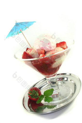 草莓冰奶油