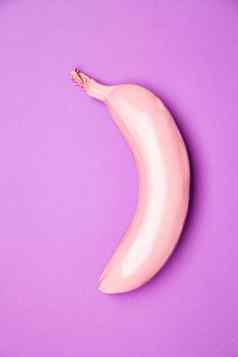 闪亮的粉红色的香蕉紫色的表面