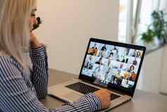 回来视图业务女人会说话的的同事们计划视频会议多民族业务团队移动PC在线会议视频调用集团人聪明的工作首页