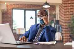 员工电话调用移动电话说话经理业务增长