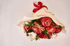 花束红色的水果肉桂装饰礼物有机