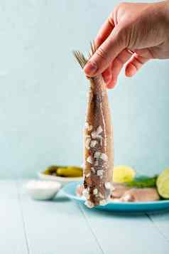 传统的荷兰食物鲱鱼鱼