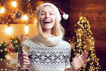 女人舒适的针织毛衣享受圣诞节大气首页女孩冬天衣服圣诞老人老人他庆祝圣诞节快乐一年