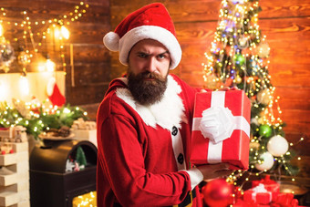 交付礼物礼物情绪圣诞老人男人。持有礼物赶时髦的人红色的圣诞老人他持有现在有胡子的圣诞老人