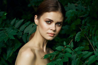 肖像女人美容自然绿色叶子魅力模型