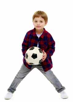 男孩玩足球球