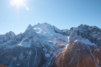 dombay阿尔卑斯<strong>山</strong>脉白<strong>雪</strong>覆盖的<strong>山</strong>坡上<strong>雪山</strong>太阳好天气<strong>冬</strong>天滑<strong>雪</strong>季节