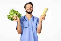 快乐的营养师蔬菜手维生素健康的食物