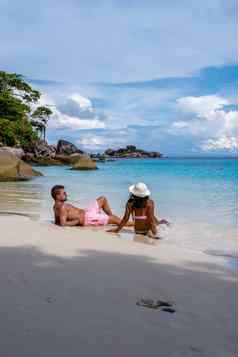 Similan岛屿普吉岛热带白色海滩棕榈树蓝色的海洋泰国