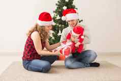 假期孩子们家庭概念快乐夫妇婴儿庆祝圣诞节首页