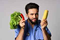 医生营养学家蔬菜健康的食物卡路里孤立的背景