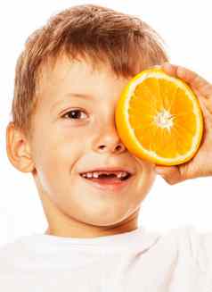 可爱的男孩橙色水果双孤立的白色微笑前面牙齿可爱的孩子快乐的