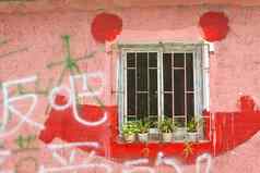 中国人房子窗口色彩斑斓的墙