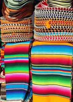 墨西哥墨西哥披肩色彩斑斓的堆放联合帽子