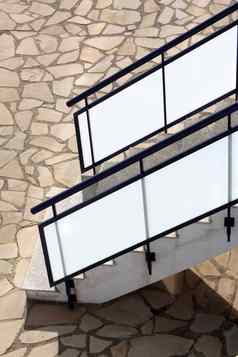玻璃楼梯扶手楼梯砌筑地板上