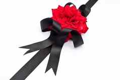 红色的玫瑰黑色的丝带