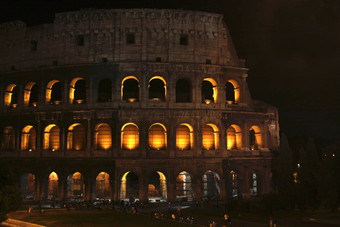 罗马圆形大剧场晚上