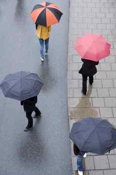 人雨伞