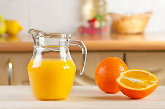 新鲜挤压橙色汁