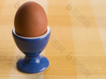 软煮熟的蛋蛋杯