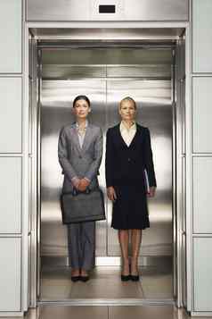 女商人电梯