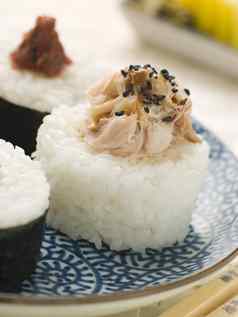 寿司大米球烟熏鲭鱼阿梅干粘贴