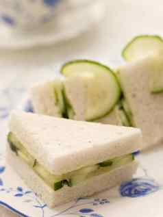 黄瓜三明治白色面包下午茶
