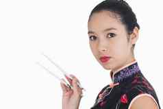 女人和服持有筷子