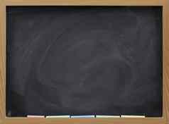 空白黑板上白色粉笔橡皮擦污迹