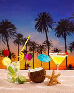 海滩鸡尾酒日落棕榈树沙子莫吉托丽塔·哈