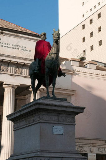 雕像吉赛贝加里波第前面剧院卡 罗快乐广场<strong>法拉利</strong>热那亚意大利