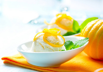 冰奶油自制的柠檬<strong>冰淇淋</strong>甜点