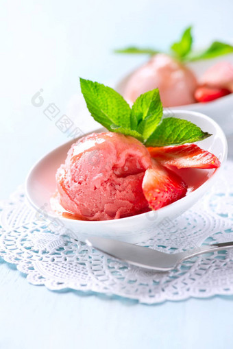 冰奶油草莓自<strong>制</strong>的冰淇淋<strong>独家</strong>新闻