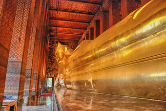 倾斜的佛黄金雕像脸什么巨像曼谷泰国