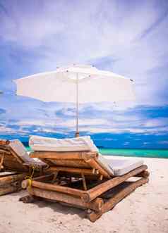 天堂视图不错的热带空桑迪瘟疫伞海滩椅子
