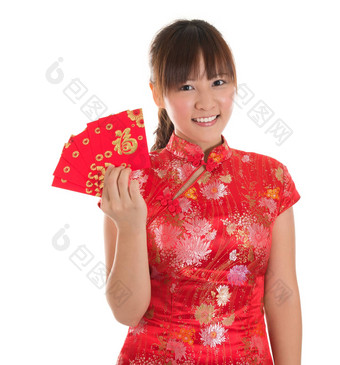 中国人旗袍女孩显示红色的包