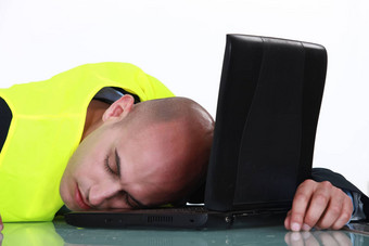 劳动者睡觉电脑