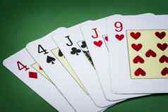 扑克手调用双组成双卡片数量双卡片信心绿色背景