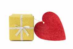 金礼物盒子红色的心形状的卡