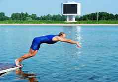 运动员跳水