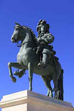 路易十四的雕像