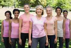 志愿者支持乳房癌症意识公园