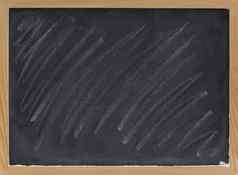 空白黑板上粉笔污迹