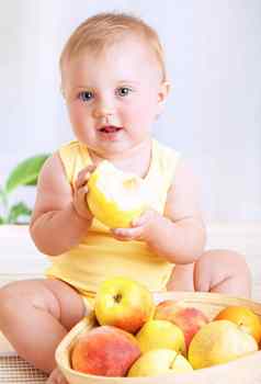 婴儿吃苹果