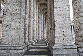 贝尔尼尼的柱廊彼得的广场