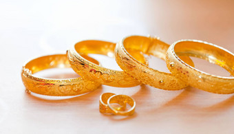 黄金手镯中国人婚礼