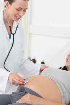 医生检查怀孕了女人